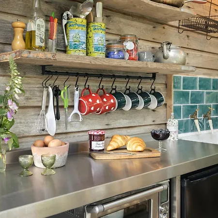 The Hut At Rawsons Chata Levens