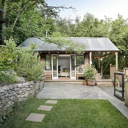 Lodge The Hut At Rawsons *
